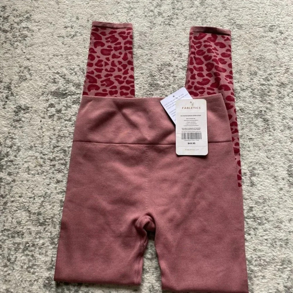 Fabletics seamless leggings high rise pink leopard animal print XS new - Picture 1 of 10